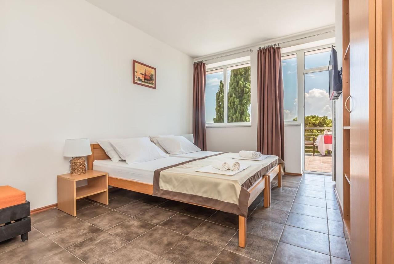 Motel Ljetni Raj Baška Voda Zewnętrze zdjęcie